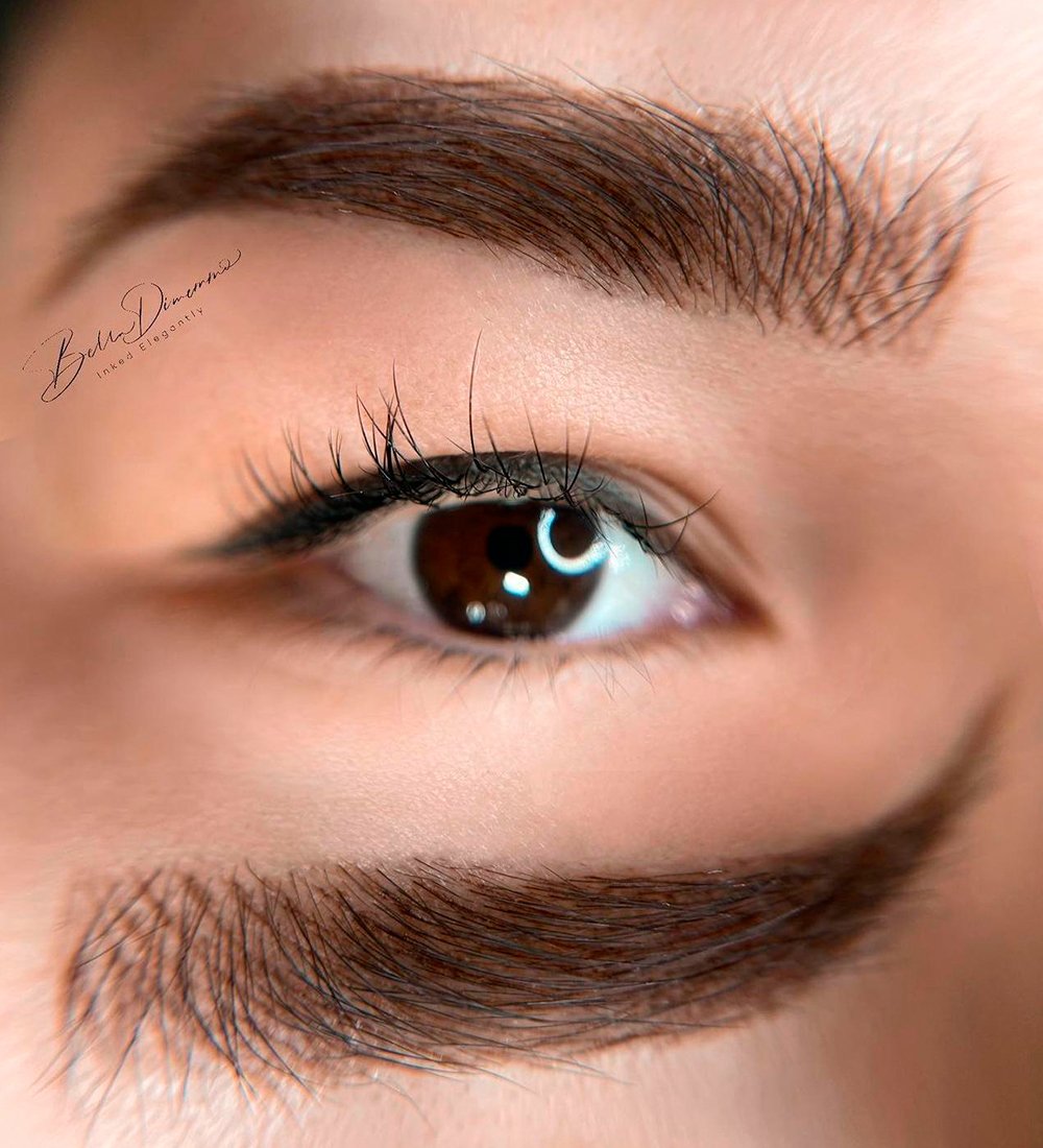 Microblading eyebrows